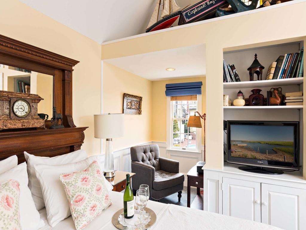 Brass Key Guesthouse Adults Only Provincetown Room photo